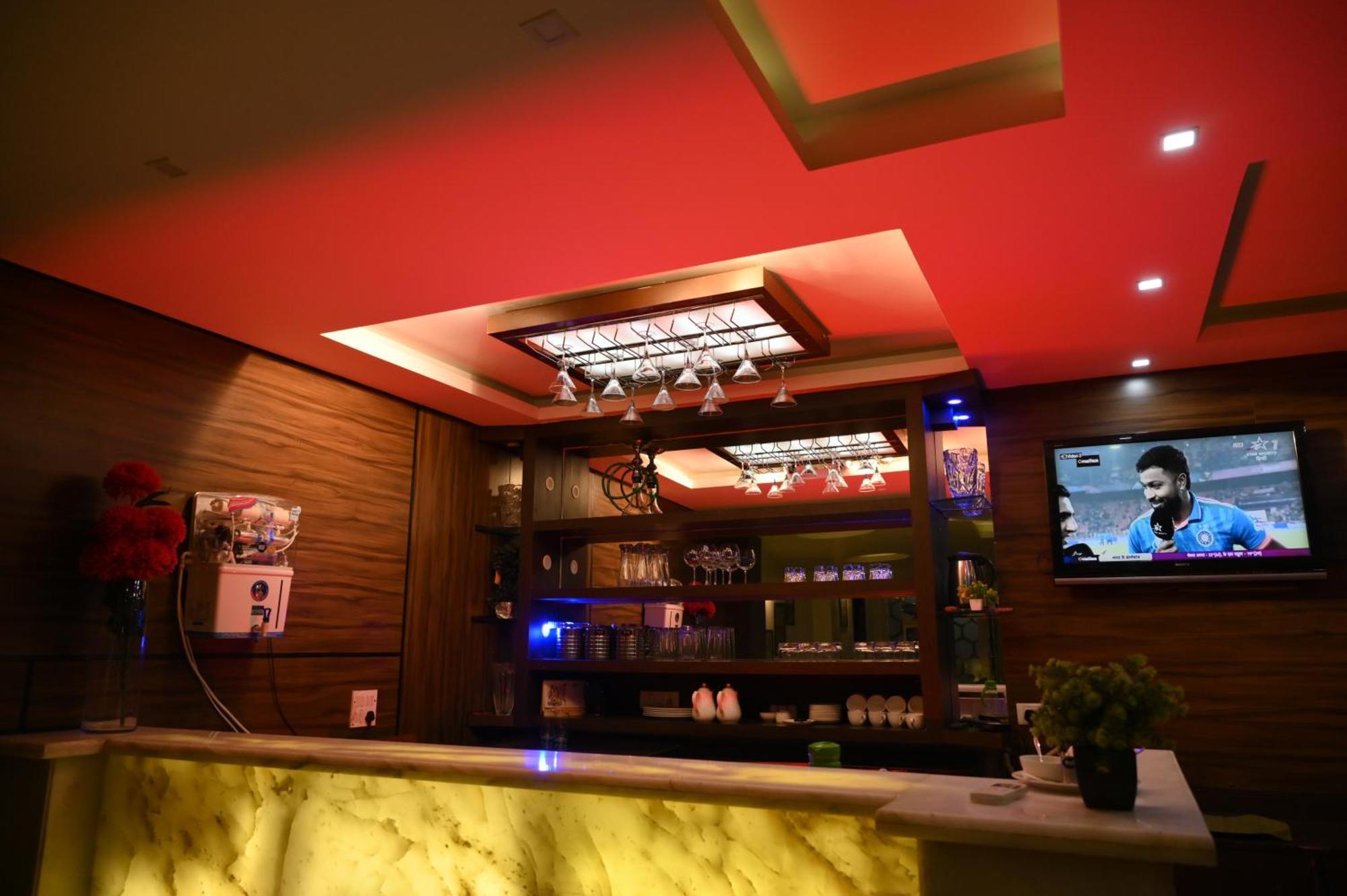 Hotel Dh Дхарамсала Екстериор снимка