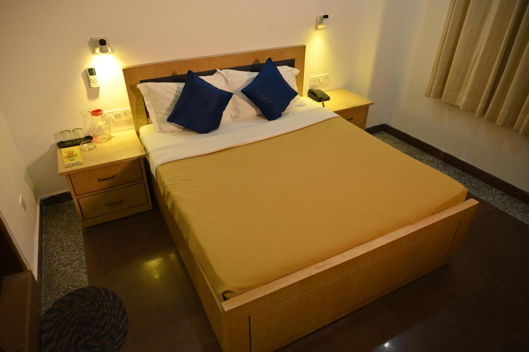 Hotel Dh Дхарамсала Екстериор снимка