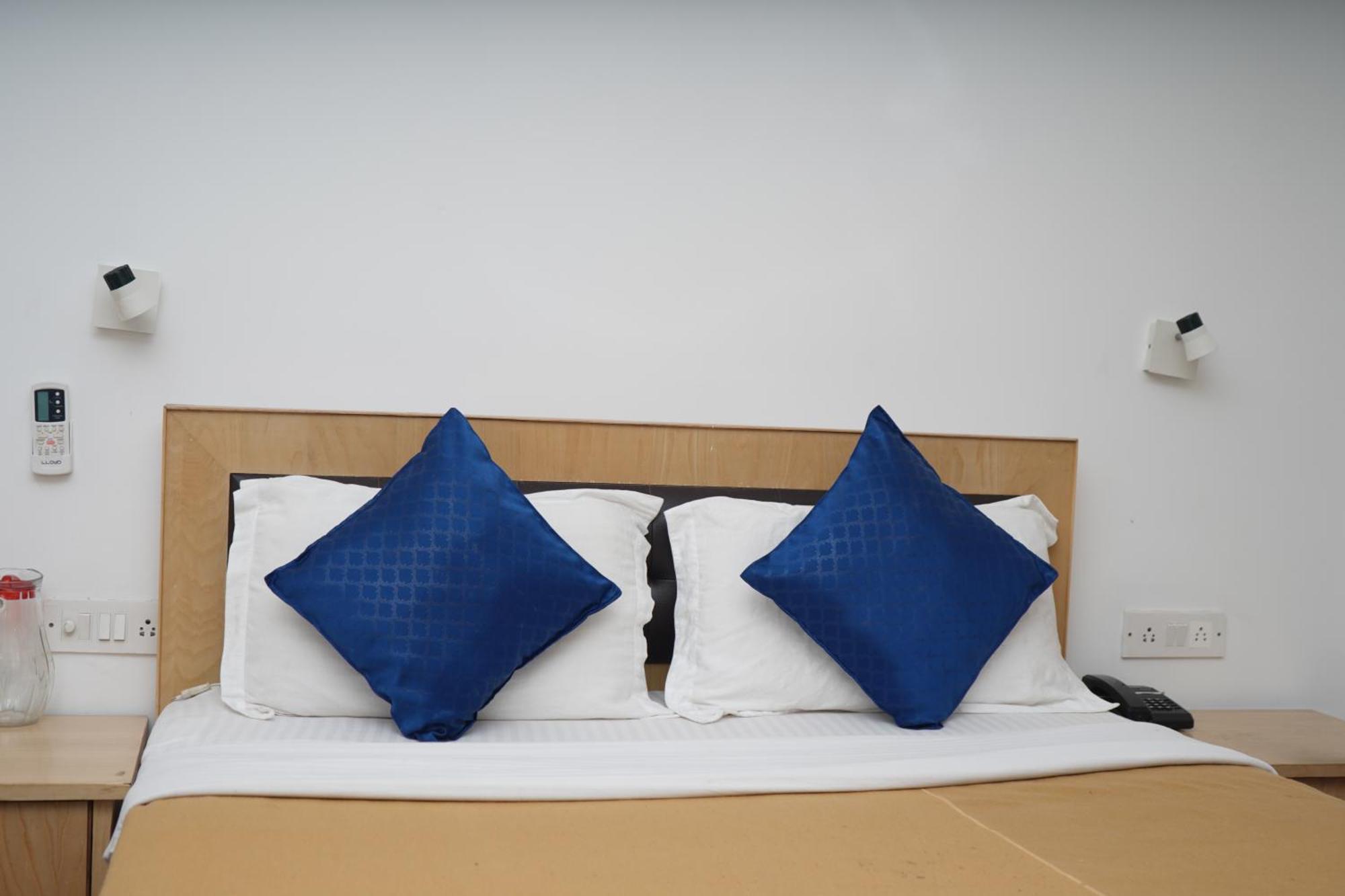 Hotel Dh Дхарамсала Екстериор снимка