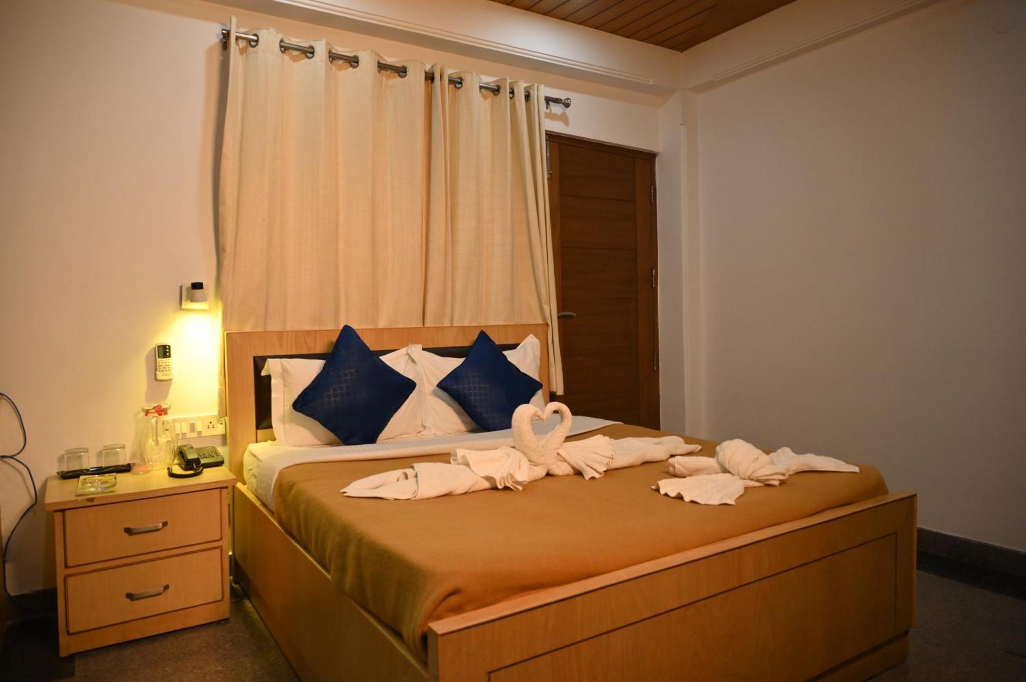 Hotel Dh Дхарамсала Екстериор снимка